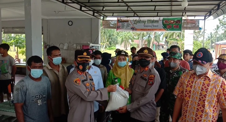Kapolres Dan Bupati Sergai Berikan Bantuan Sosial Korban Banjir 