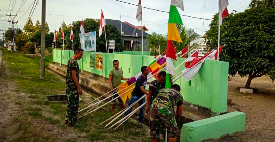 Semarakkan HUT RI Ke -75, Koramil 20/Pb Pasang Umbul-Umbul