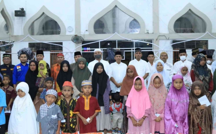 Bupati Labura Hendriyanto Sitorus.SE.MM Syafari Ramadhan di mesjid Nurul Iman Aek Kuo