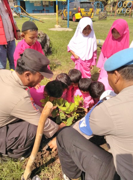 Polres Dumai Gelar Program Green Policing Di TK Maryam Macora