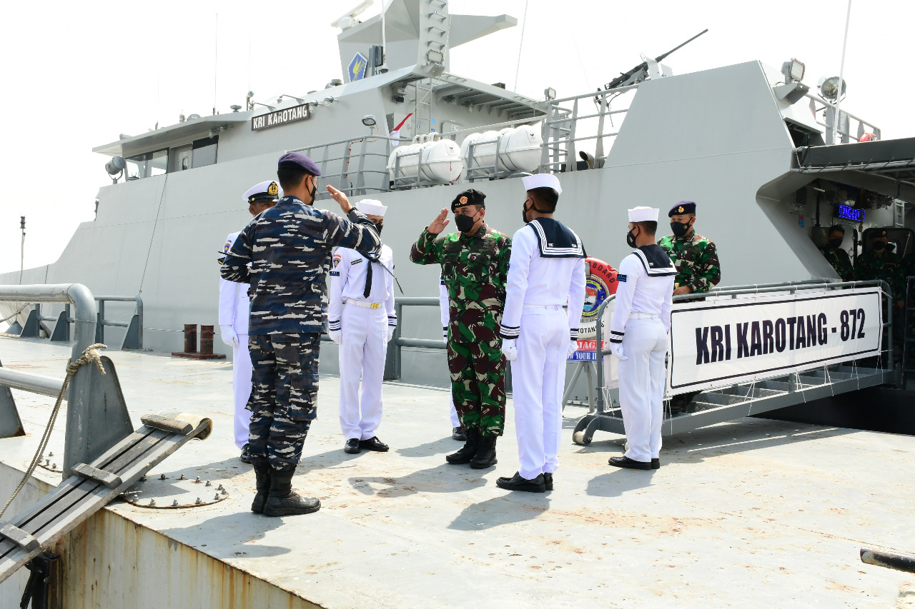 Pastikan Kesiapan Unsur Patroli Lantamal I Irjen TNI Tinjau KRI KAROTANG-872