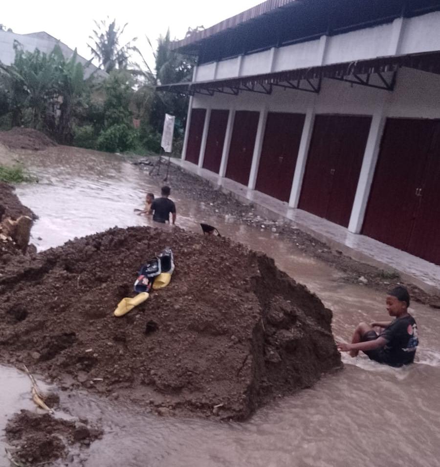 Diduga Bangunan Asal Jadi, Kantor Koperasi Merah Putih Di Tunggurono Terendam Banjir