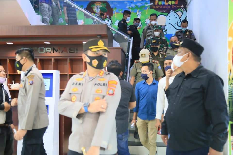 Pj.Bupati Labuhanbatu bersama Unsur Forkopimda melakukan sosialisasi Prokes Covid- 19