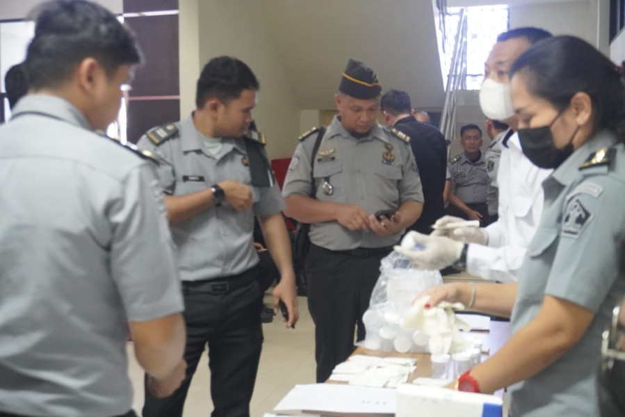 Komitmen Berantas Narkoba, Lapas Narkotika Langkat Laksanakan Tes Urine Pegawai dan WBP, Seluruh Hasil Negatif