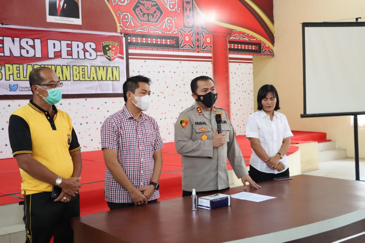 Kapolres Pelabuhan Belawan Pimpin Pres Rilies Penyiraman BBM Kepada Anak