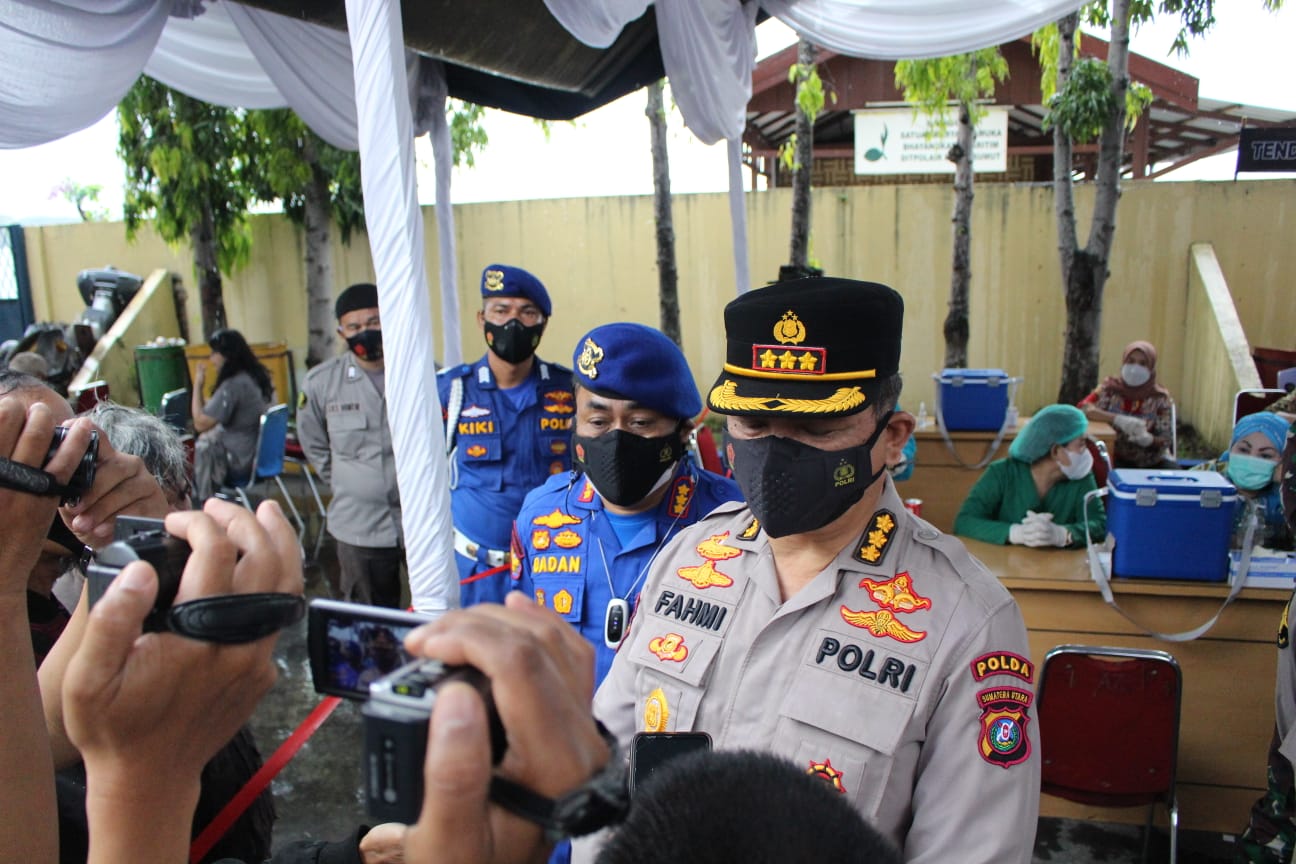 Ditpolairud Poldasu Gelar Vaksinasi Tahap 1 kepada Masyarakat Pesisir Belawan