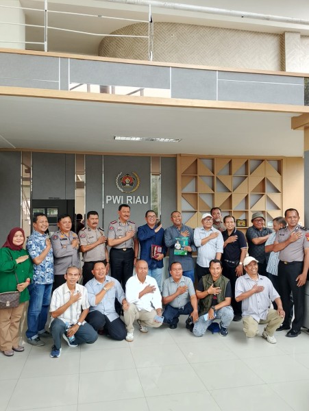 Miliki Call Center 24 Jam, Polda Riau Kedepankan Pelayanan Humanis dan Cepat Tanggap