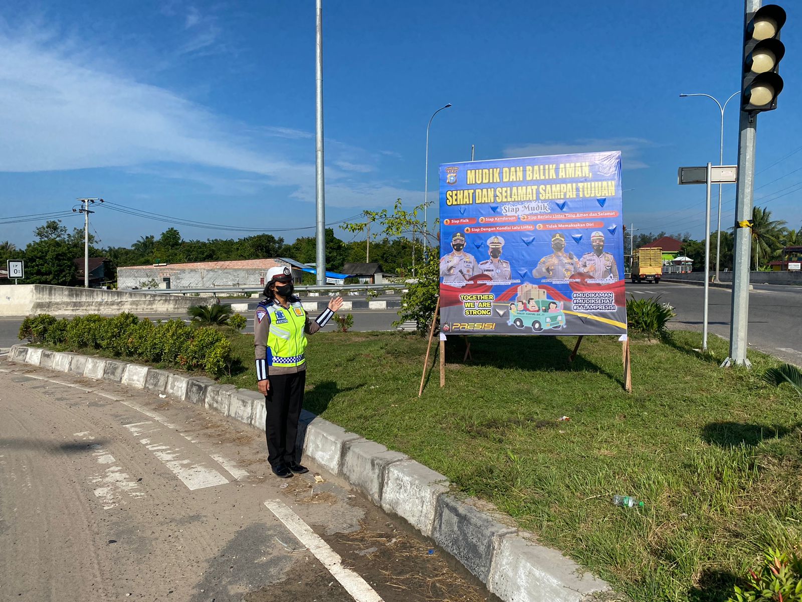 Satlantas Polres Dumai Pasang Spanduk Himbauan Tertib Berlalu lintas