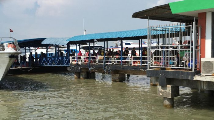 Penumpang Tujuan Singapura dan Malaysia Tertahan di Pelabuhan Internasional Karimun. Ini Penyebabnya