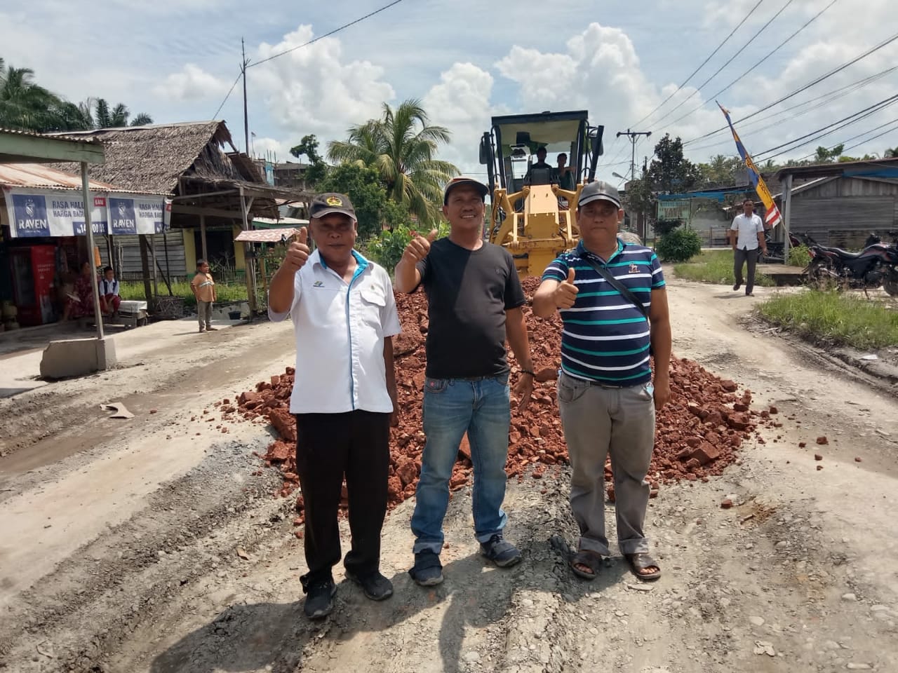 PTPN-IV KEBUN AJAMU DAN  PT.HPP PERBAIKI JALINSUM SIMPANG AJAMU KE AJAMU