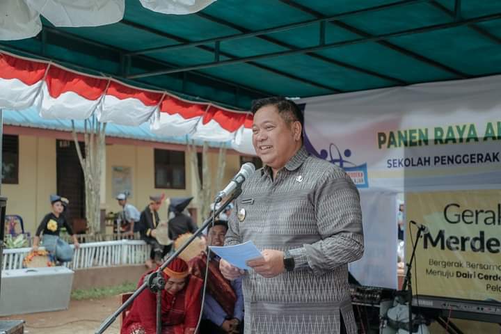 Puji SMPN 1 Siempat Nempu Hulu, Bupati Dairi:  Sekolah Tidak Lagi Cakap Teori, Harus Selaras dengan 