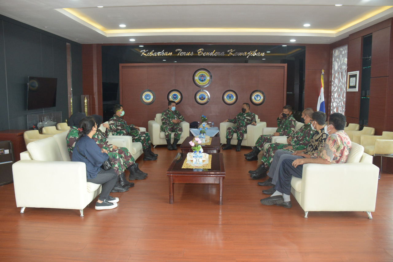 Pejabat Diskesal Tinjau Fasilitas Pendukung Sebuan Vaksin Rutin TNI AL Lantamal l