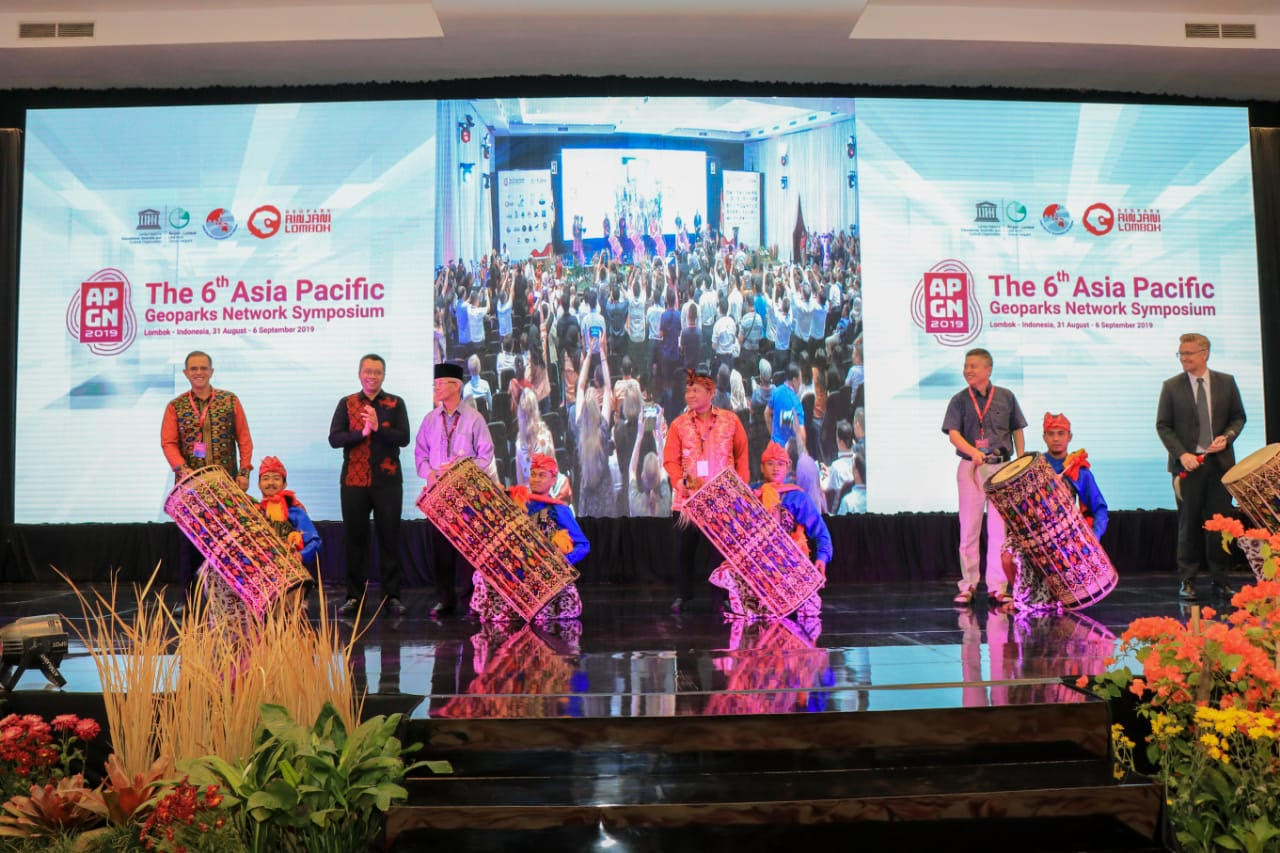 Karnaval Heritage Lombok Sumbawa Dikagumi Delegasi APGN 2019