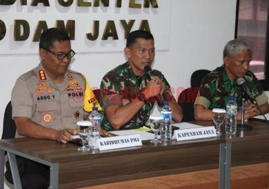 Dispenau, Polda Metro Jaya dan Kodam Jaya Gelar Jumpa Pers Kasus Penembakan Anggota TNI