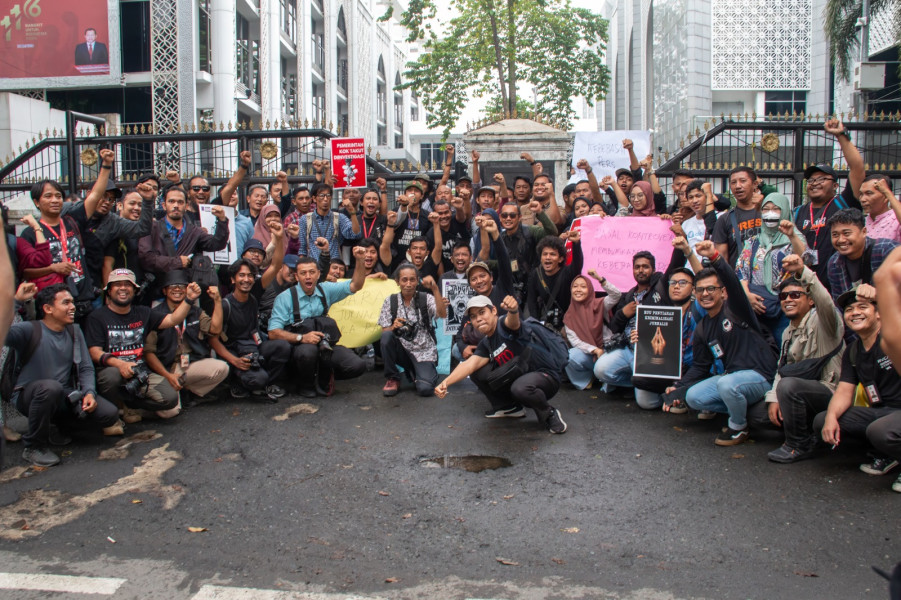Tolak Draf RUU Penyiaran, Puluhan Jurnalis Gelar Aksi Di Gedung DPRD Sumut