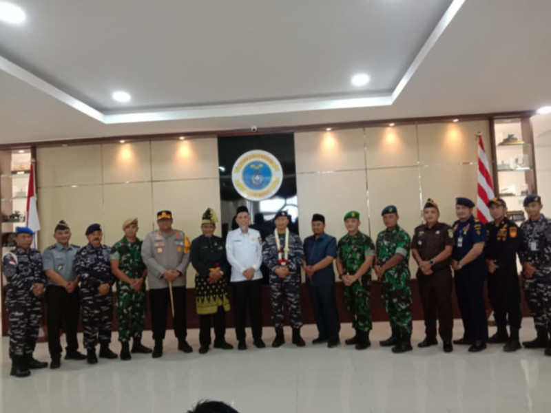Komandan Baru Kol laut(P) Abdul Haris Disambut Kedatangan Langsung Wali kota Dumai