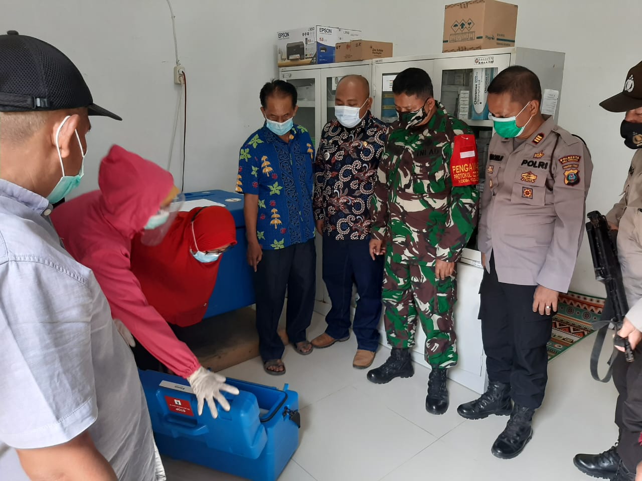 Kapolsek Galang Polresta Deli Serdang dan Muspika Saksikan Penerimaan Vaksin Sinovac Covid 19