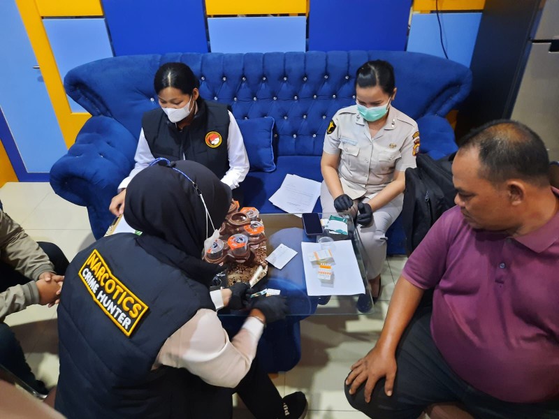 Polres Dumai Perang Terhadap Narkoba  : Deteksi Dini Terhadap Penyalahgunaan Narkoba, Polres Dumai Laksanakan Test Urine Kepada Personil Dishub Kota Dumai