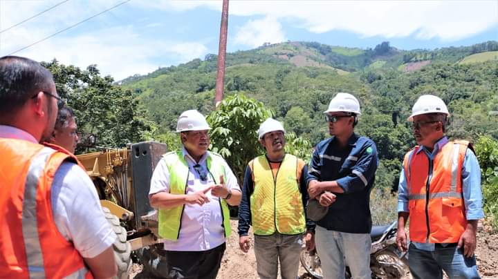 Tinjau Perbaikan Jalan Dusun Liren Tanah Pinem, Bupati Eddy Berutu Minta Diselesaikan Secepatnya
