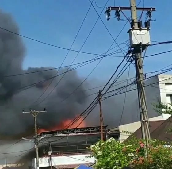 Dimalam Takbiran Hari Raya  Idul Adha  1442 H Tiga Pintu Rumah Warga Ludes dilantak si jago Merah.