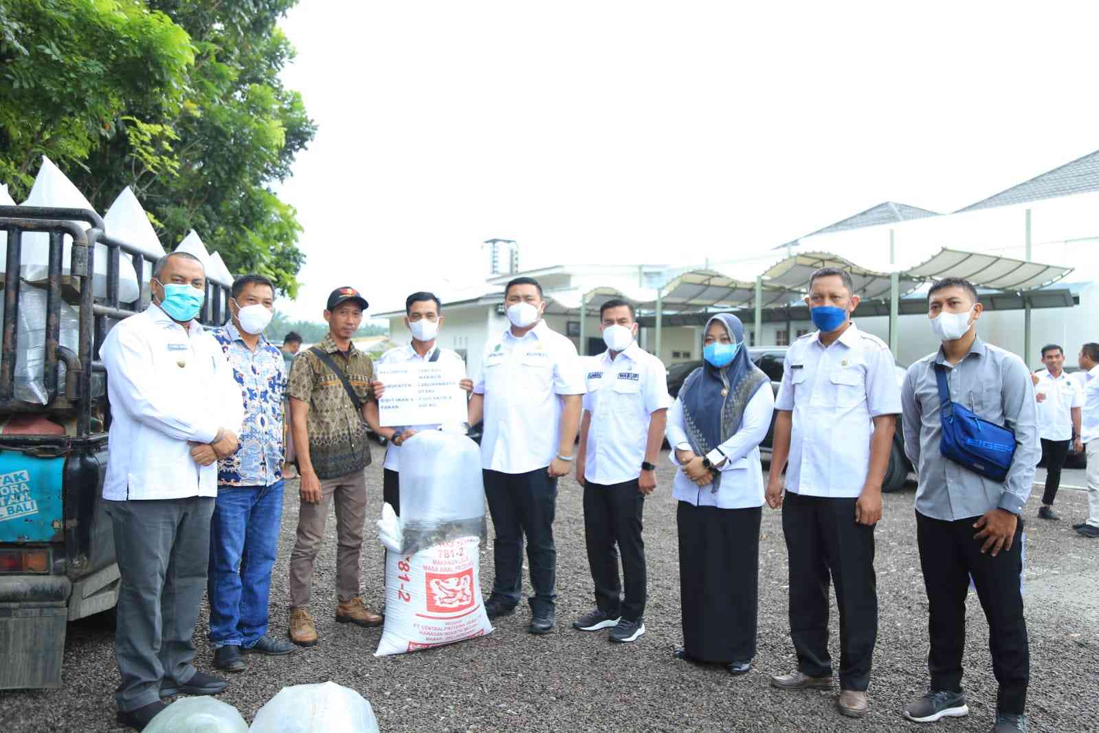 3 Kelompok Tani Mendapat bantuan Benih Ikan dan pakan ikan dari Dinas Kelautan dan Perikanan Sumut