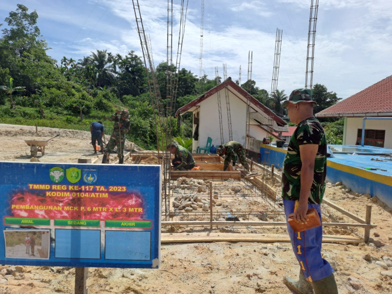 TMMD ke 117 Kodim Aceh Timur Bangun MCK