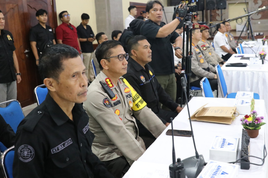 Kakorlantas Polri Bersama Kapolda Bali Laksanakan Tactical Floor Game (TFG) dalam KTT Archipelagic a