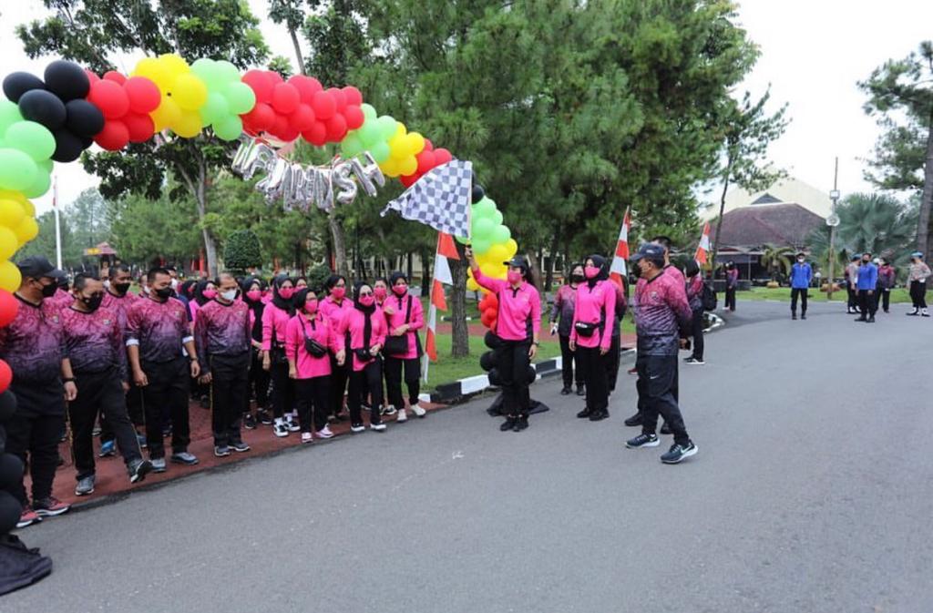 Semarakkan Hari Jadi Polwan Ke 74, Polda Sumut Laksanakan Olahraga Bersama