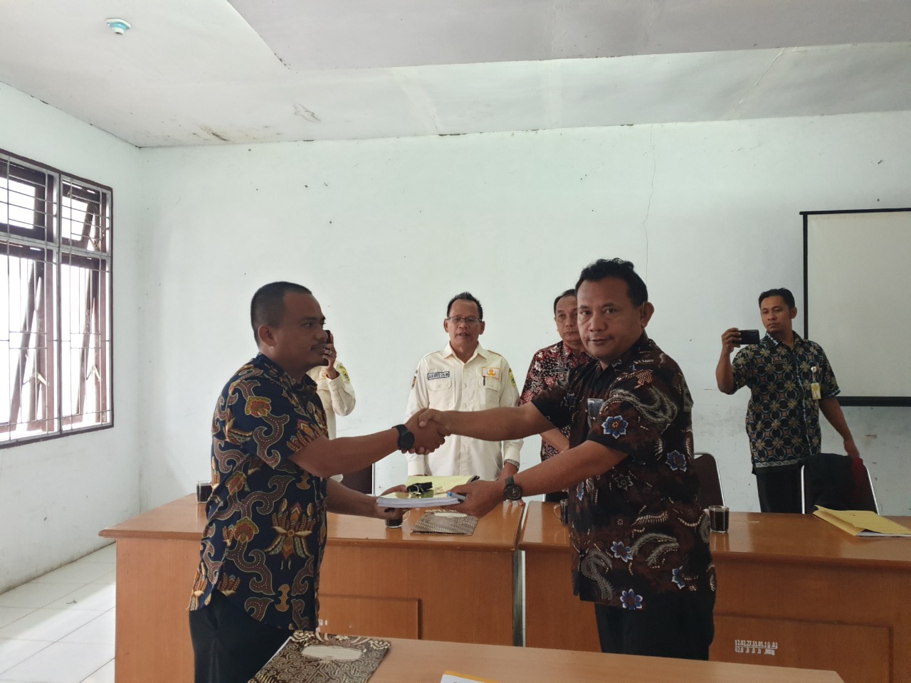 JABATAN KEPALA DINAS KETAHANAN PANGAN DAN PERTANIAN KABUPATEN PAKPAK BHARAT DISERAH TERIMAKAN