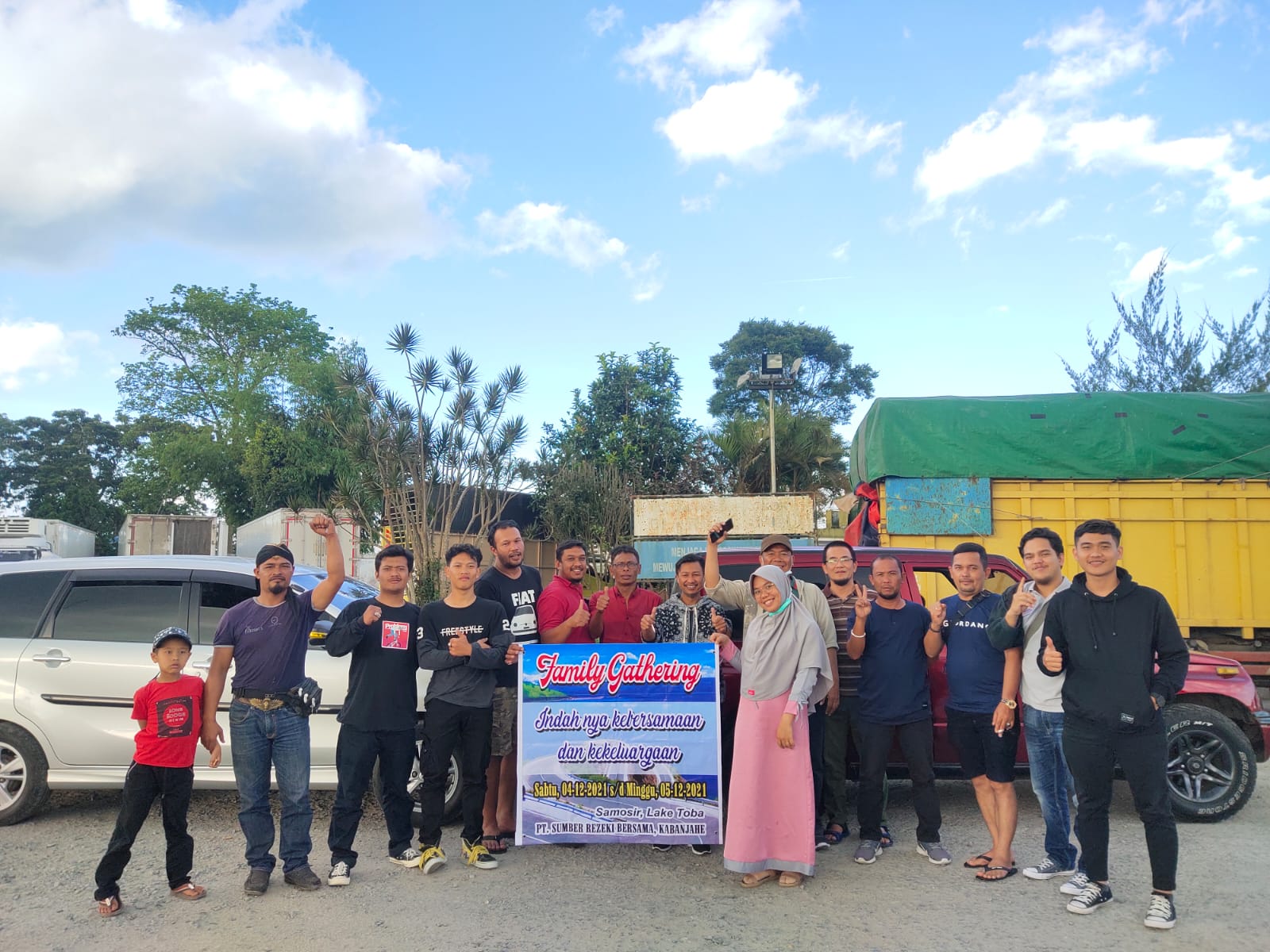 PT Sumber Rezeki Bersama Depo Kabanjahe Family Gathering Di Samosir