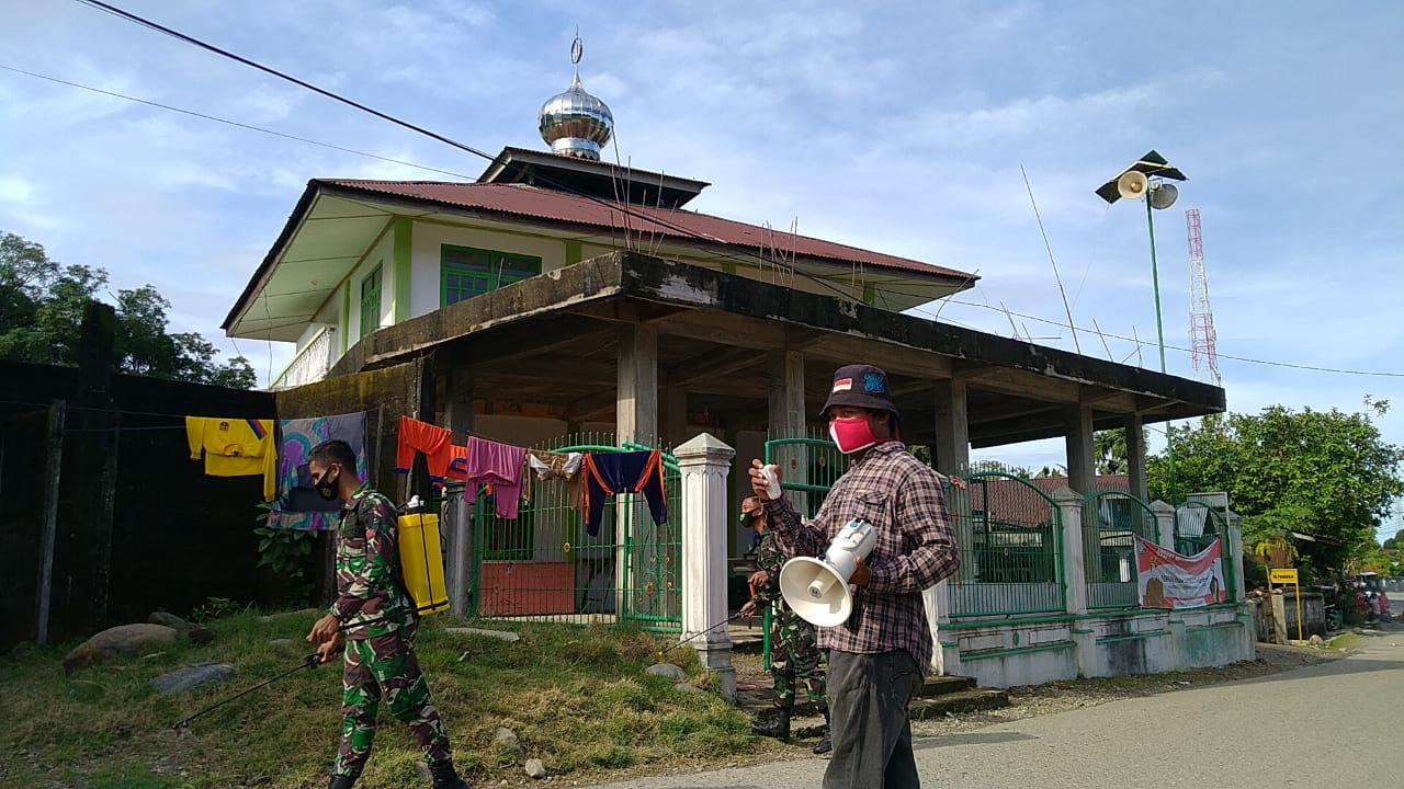 Satgas TMMD Kodim Abdya Semprot Disinfektan Massal di Babah Lhung
