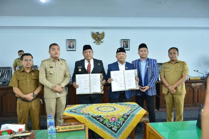 Bupati Dairi dan DPRD Tandatangani Nota Kesepakatan Bersama KUA PPAS Tahun Anggaran 2023