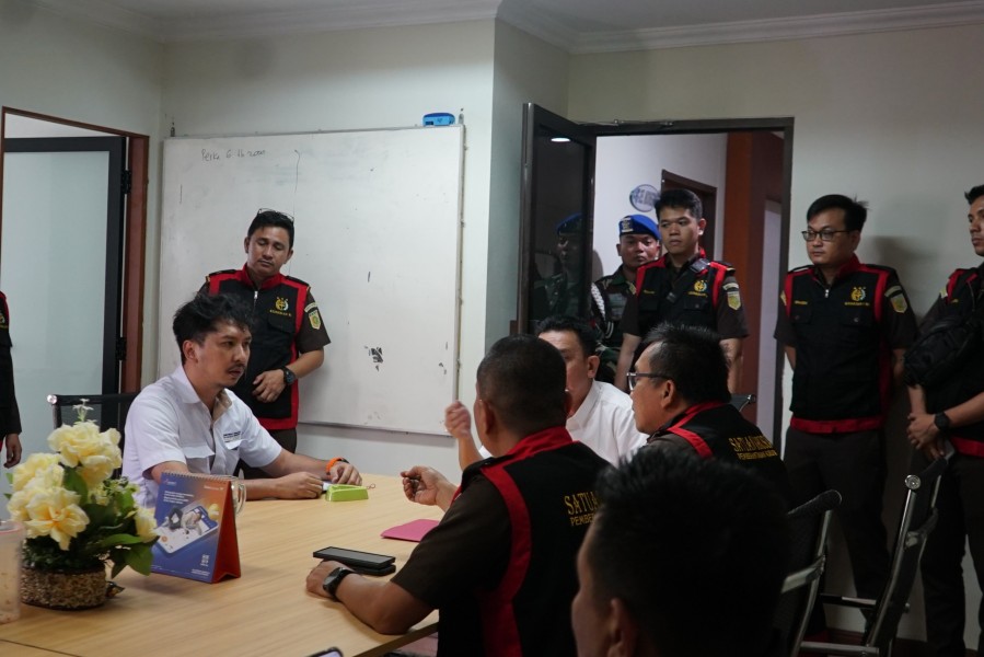 Penyidik Kejatisu Geledah Kantor Satker Perumahan dan Kawasan Permukiman Sumatera II Terkait Dugaan Korupsi Pembangunan Rusun Rp64 Miliar TA.2023/2024