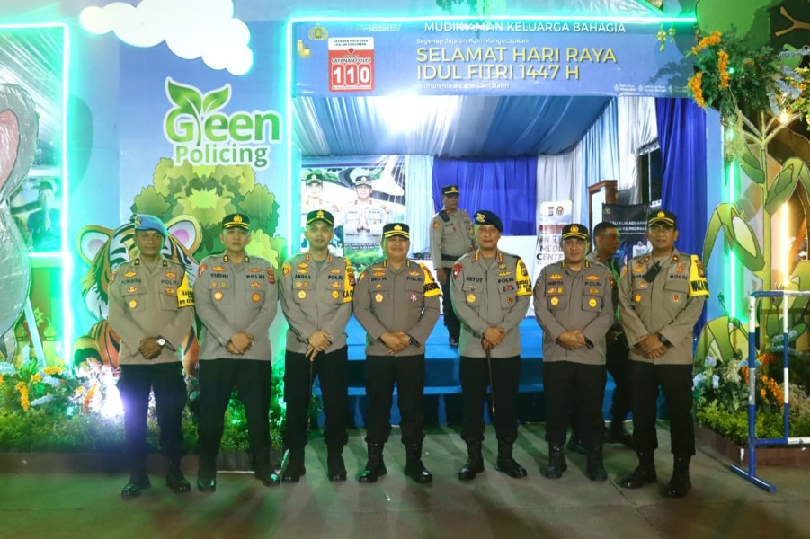 Didampingi Kapolres Dumai, Karo Ops Polda Riau Meninjau Langsung Posko Terpadu Pelayanan Operasi Ketupat Lancang Kuning 2026