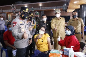 Kapolda Tinjau Vaksinasi Tahap II di Kabupaten Taput