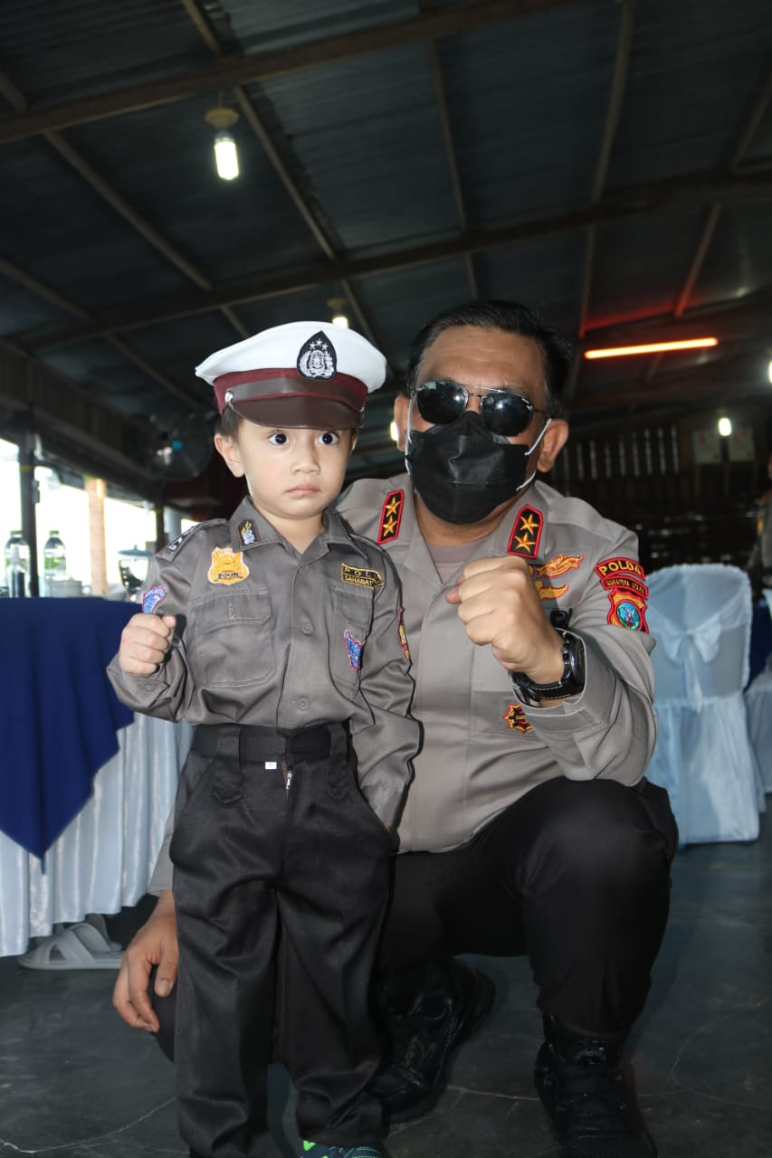 Kapolda Sumut Bercengkrama bersama Anak- anak Korban Covid-19