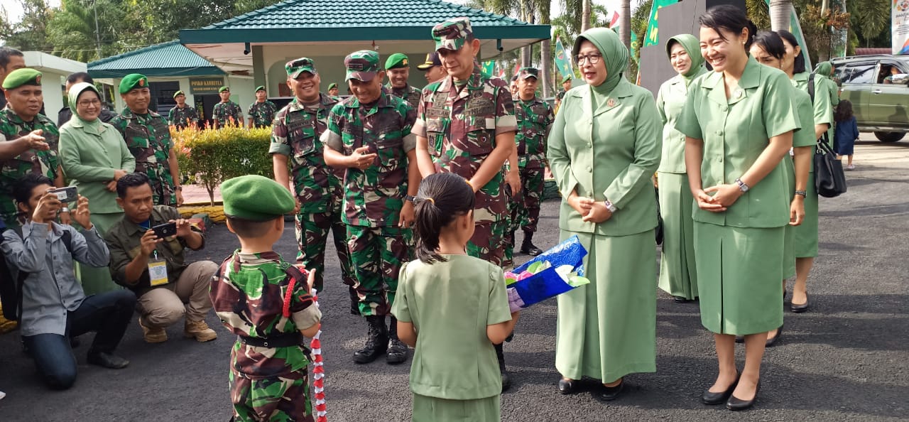 Pangdam I/BB Tiba di Makodim 0209/Labuhan Batu Disambut Dandim dan Babinsa Cilik 