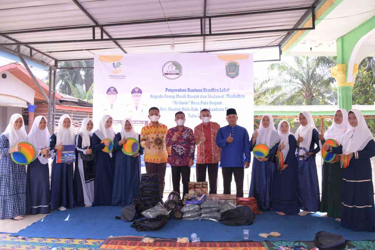 Wabup Labura serahkan alat-alat Nasyid bantuan dari Kementerian Sosial RI