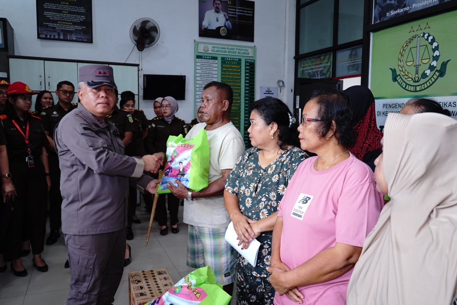 Kajati Sumut Kunjungi Kejaksaan Labuhan Deli dan Kejari Belawan, Monitor Kinerja Jajaran dan Salurkan Bantuan Kepada Korban Terdampak Bencana