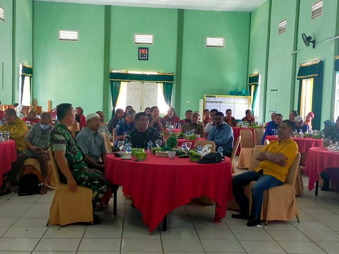 Dalam Komsos, Dandim 0320/Dumai Letkol Arh Hermansyah Tarigan Salurkan Bantuan untuk Masyarakat