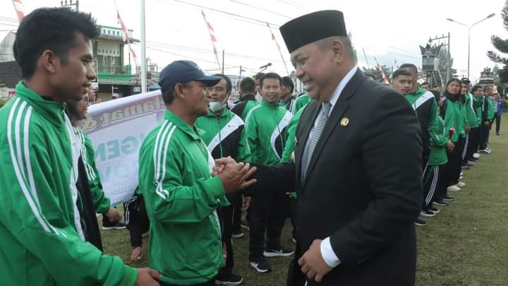 Bupati Dairi Eddy Keleng Ate Berutu untuk Lepas Kontingen dan Atlit dalam Porprovsu XI di Medan