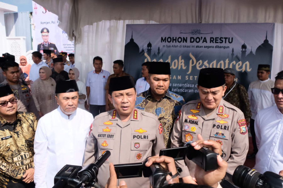 Wakapolri Resmikan Masjid Rosna dan Peletakan Batu Pertama Pembangunan Pesantren di Kampar
