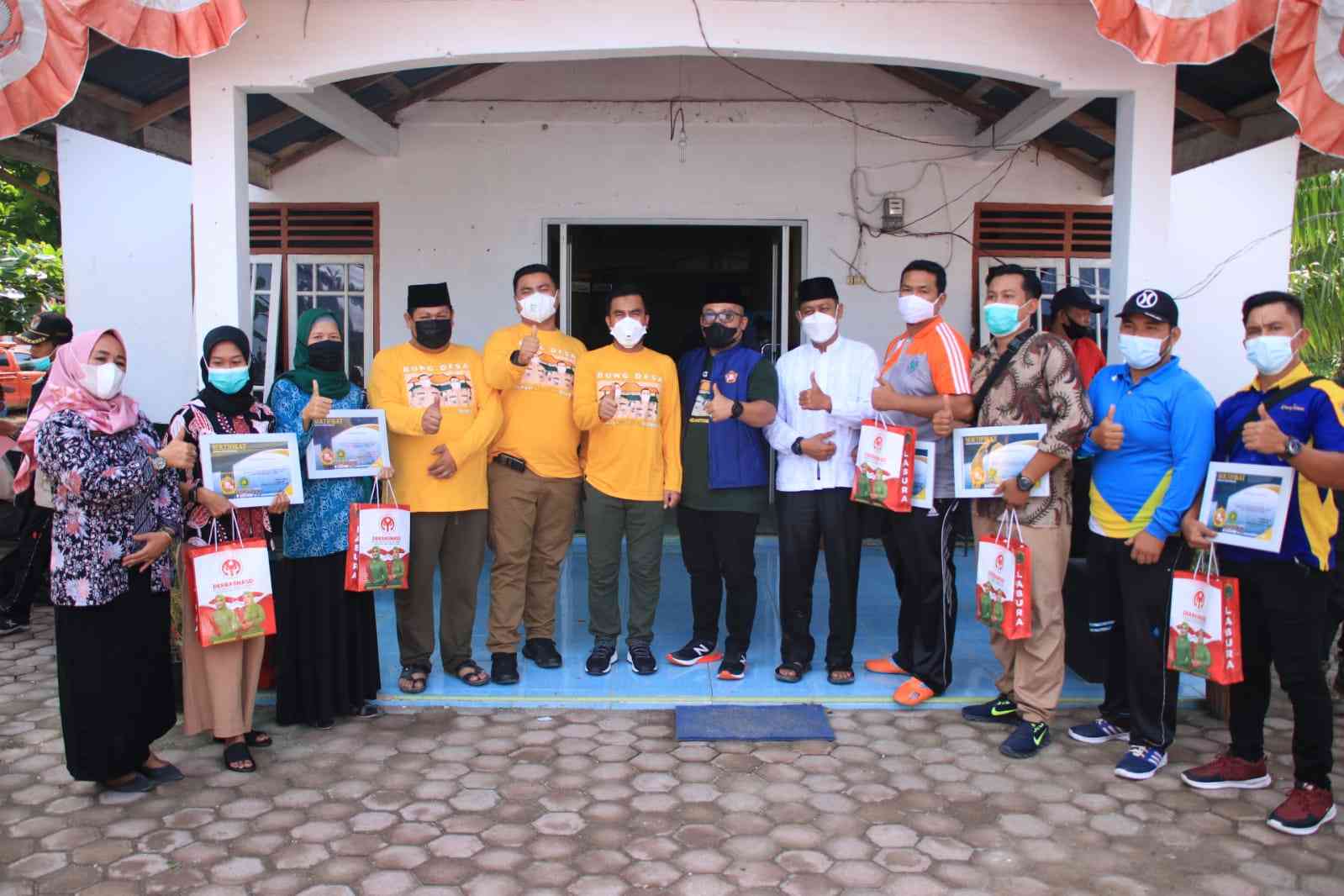 Bupati dan Wakil Bupati Labura melaksanakan Program BUNG DESA di Desa Air Hitam 