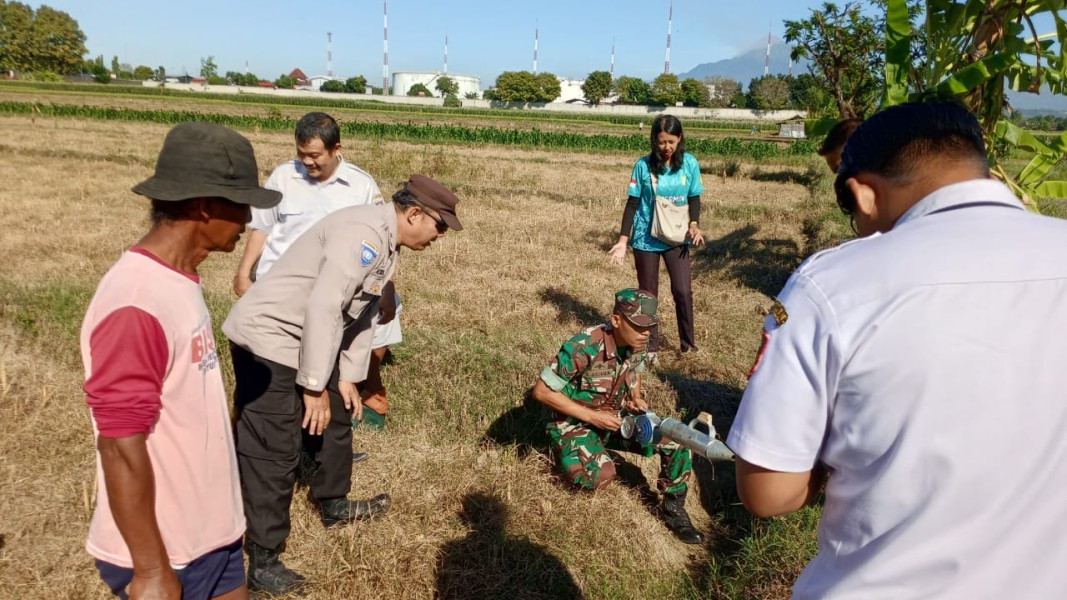 Lawan Hama Tikus, Babinsa Bersama Petani Kompak Gelar Gerdal Serentak