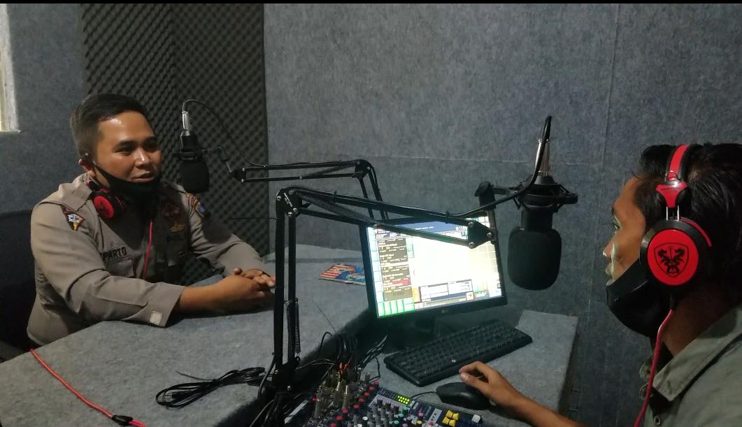 Talk Show Di Radio,Polres Sergai Ajak Masyarakat Suskseskan Pilkada Damai