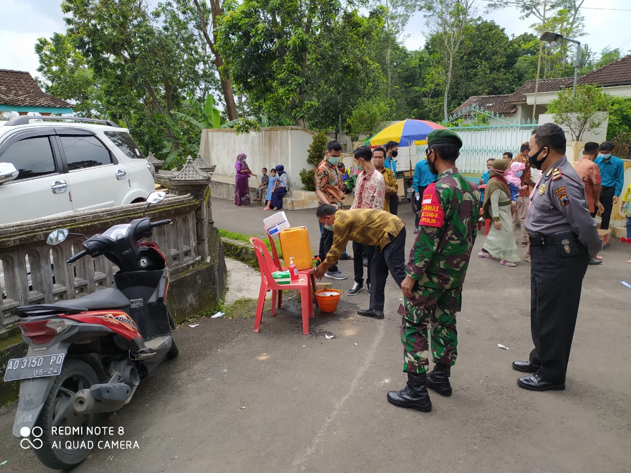 Pastikan Patuhi Prokes Babinsa Dan Babinkamtibmas Cek Hajatan Warganya