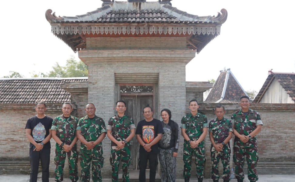 Danyonif TP 449/SH Kunjungi Romo Hartono Tokoh Masyarakat dan Budayawan