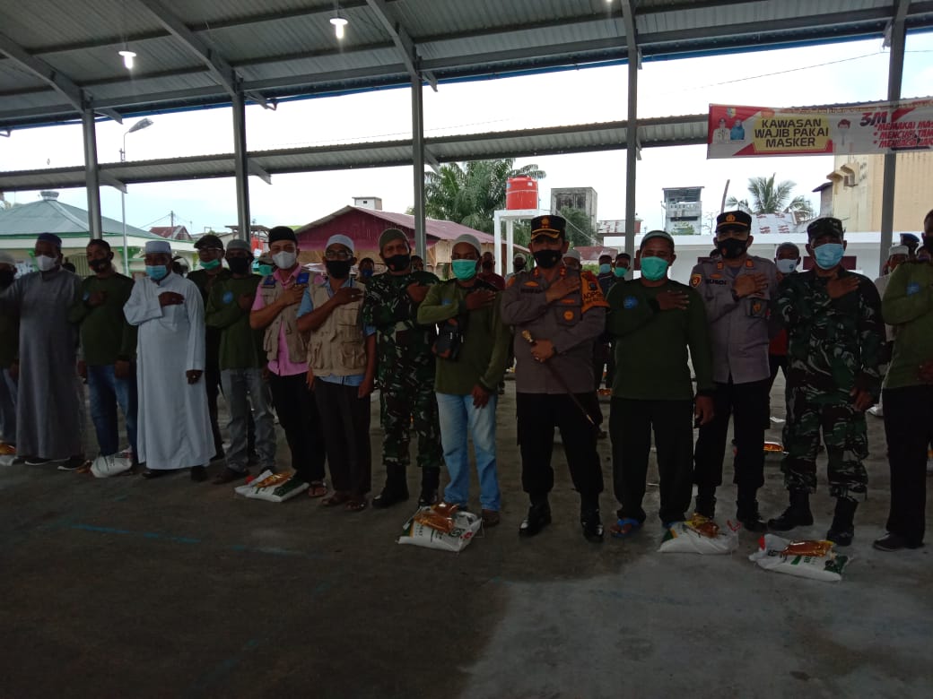 Jelang Idul Fitri TNI - POLRI  Wilayah Kabupaten Batu Bara Bakti Sosial Kepada Abang Becak