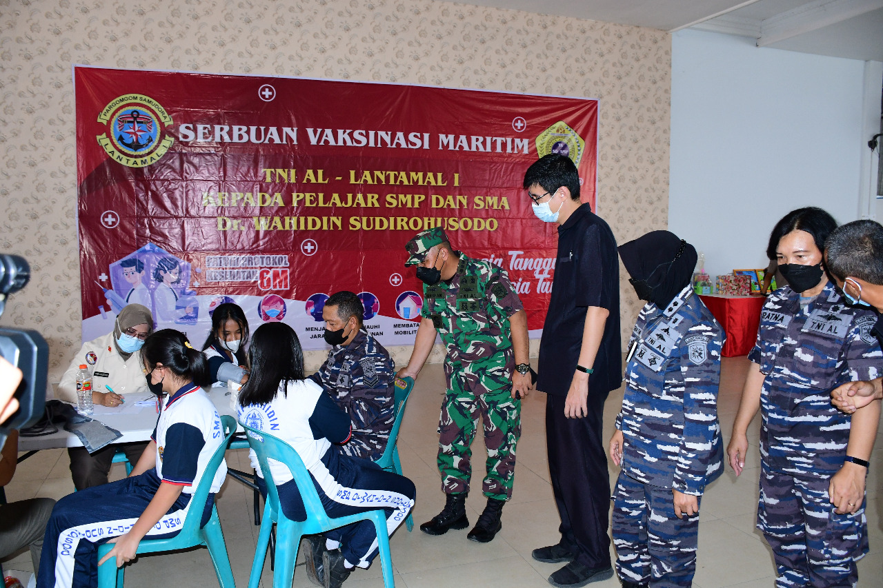 Tim Vaksinator Lantamal I Belawan Kembali Gelar Serbuan Vaksin Terhadap Pelajar