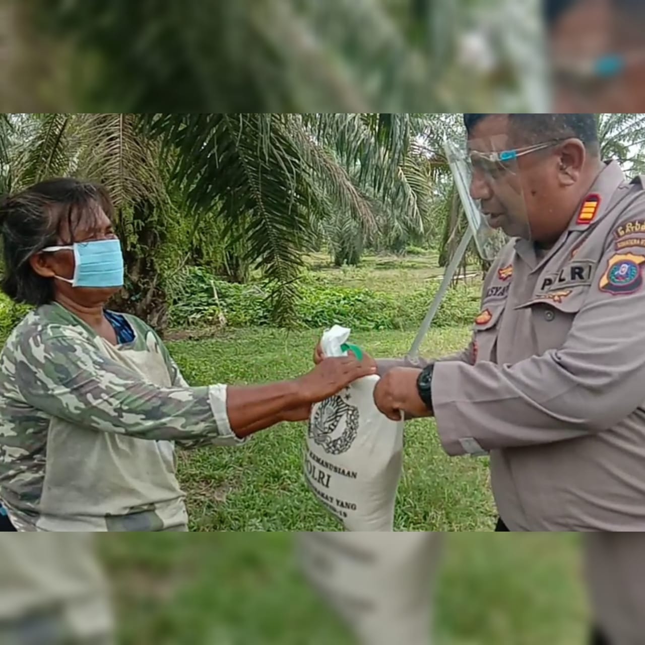 Kapolres Batu Bara Gelar Gerebek Bansos Beri Bantuan